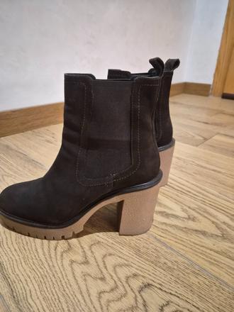 Členkov čižmy veľ. 39 ale sedí na 40, 39