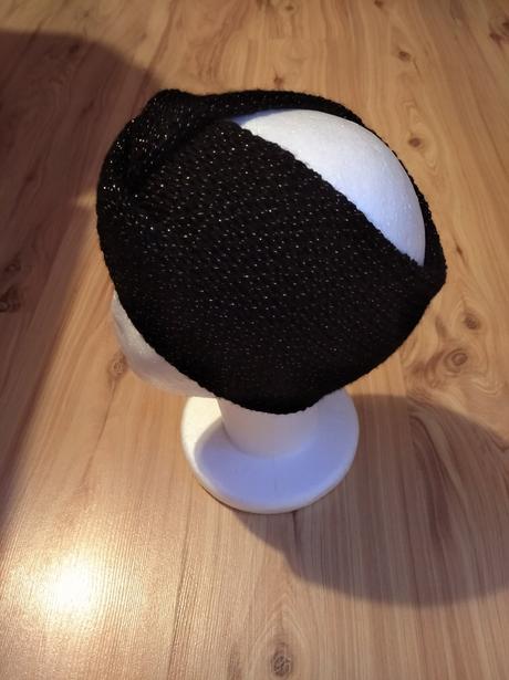 Čelenka so zlatou niťou, 