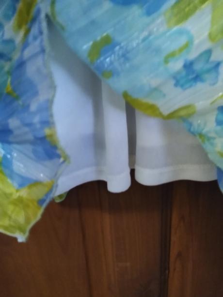 Slávnostné šaty, 128