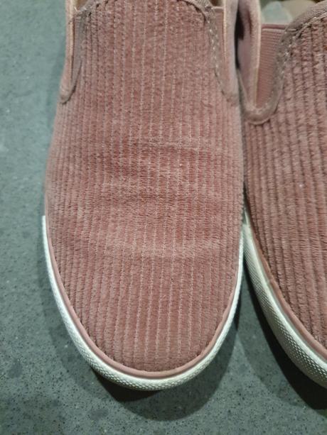 Slip on, reserved,36