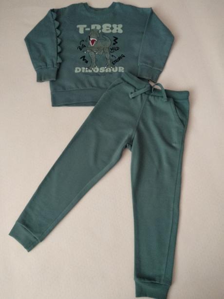 Chlapčenská súprava dino veľkosť 116, sinsay,116