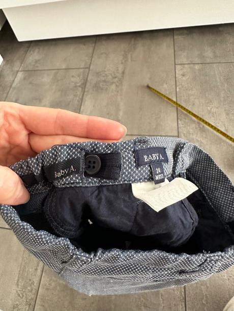 Elegantné nohavice, 92