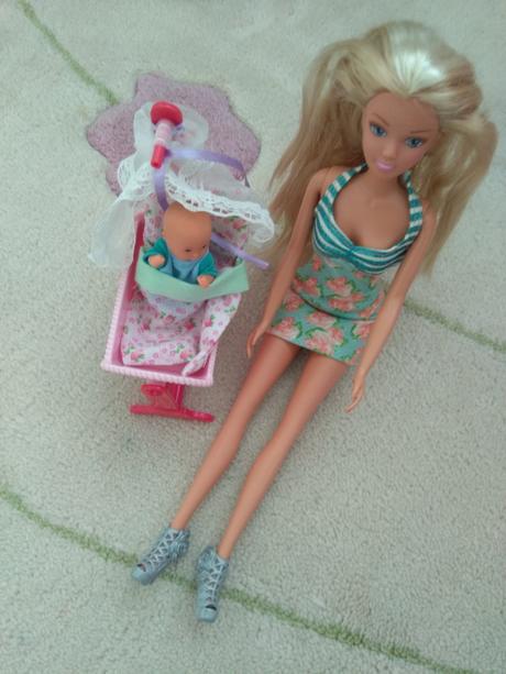 Barbie s bábätkom, kolískou a 3 ks stojanmi, 