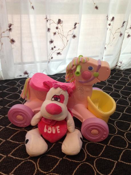 Detsky stolik a stolicky,koberec,odrazadlo,plysak,