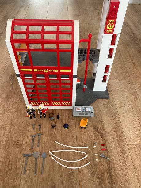 Playmobil - hasičská stanica s alarmom, 