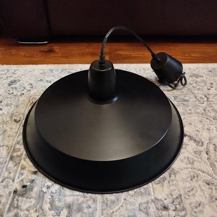 Jednoduchý kovový luster - super stav,