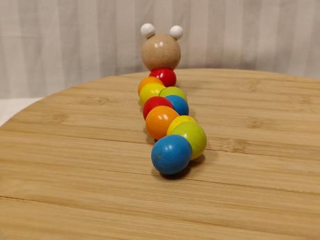 Ohybná drevená edukačná húsenica, 18 cm,