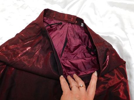 Velmi pekny spolocensky kostym, 36