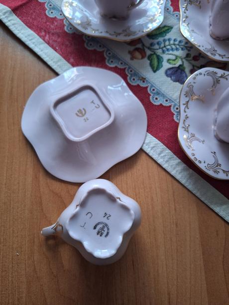 Súprava z ružového porcelánu, 