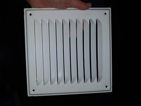 Vetracia mriežka biela,