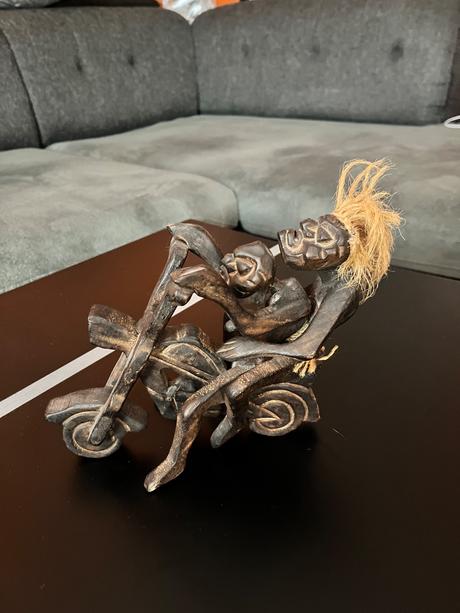 Drevená soška - motorkári, 