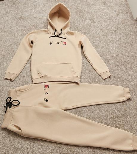 Tepláková súprava, 152