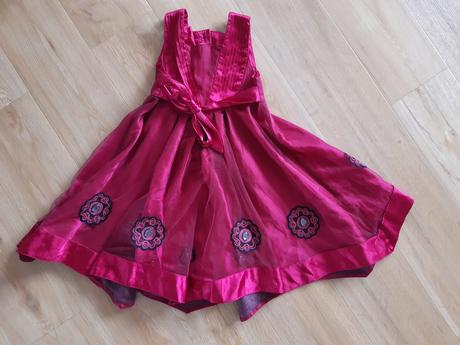 Slavnostne saty, tu,104