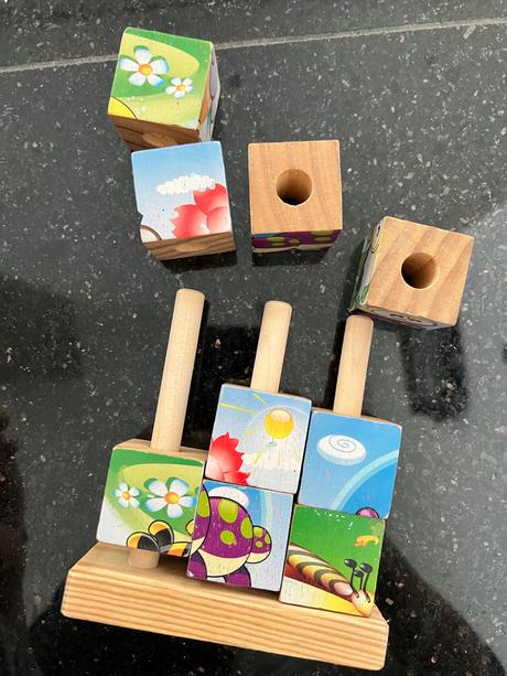 Drevené rozprávkové kocky navliekacie,