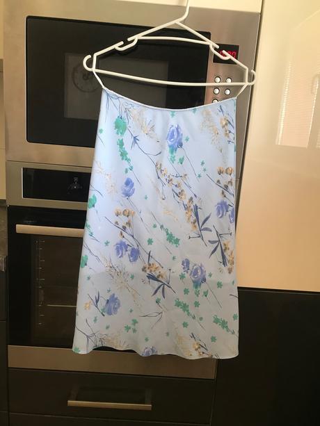 Nebíčkovo modrá kvietková sukňa, s