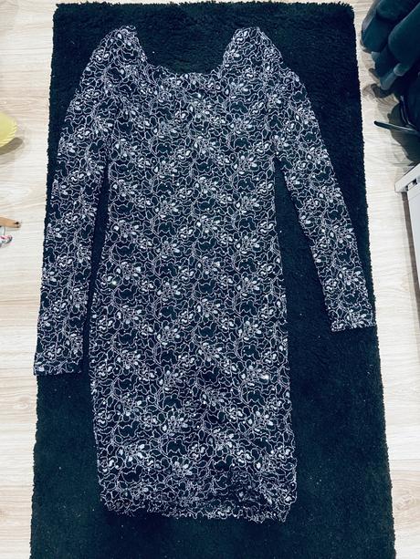 Čierno - sede saty, s