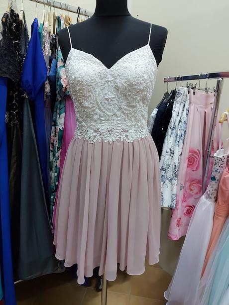 Krátke šaty vo veľkosti s/m, m / s