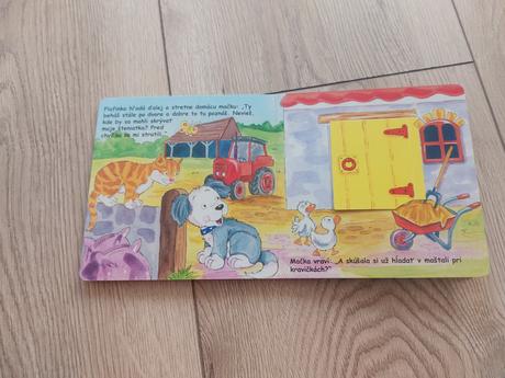 Knižka na sedliackom dvore s otvaracimi okienkami,