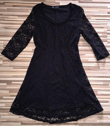 Pekné čipkované šaty, 40