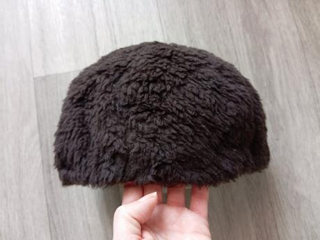 Stará tmavohnedá baranica čiapka, 