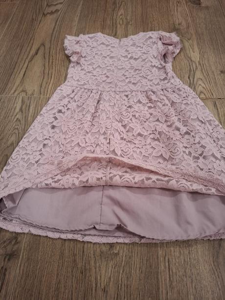 Predám čipkované šaty, sinsay,116