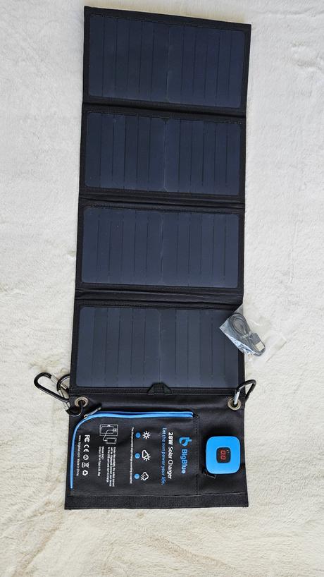 Prenosný solárny panel/nabíjačka bigblue 28 w,