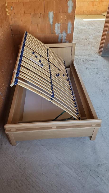 Postel s rostom,uloznym priestorom a matracou, šírka (cm): 135,dĺžka (cm): 210