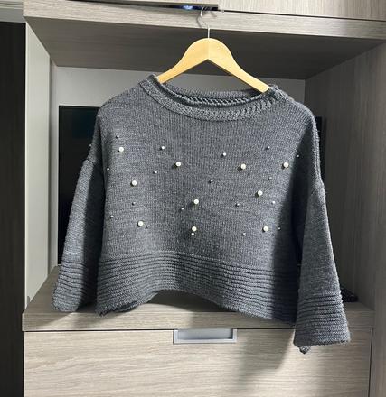Crop svetrik s perličkami, s