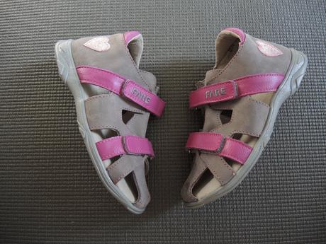 Sandále so srdiečkom, fare,30