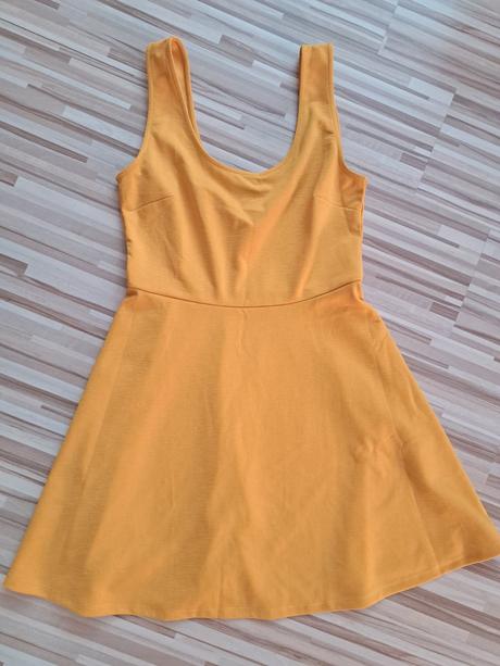 Áčkove šaty, new yorker,l