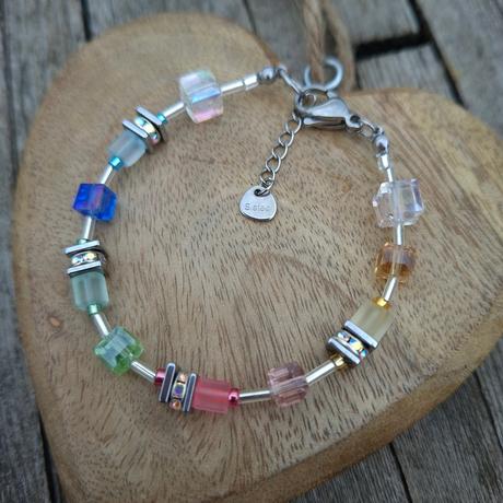 Náramok dúhové ráno-náramok zo sklenených kociek, 