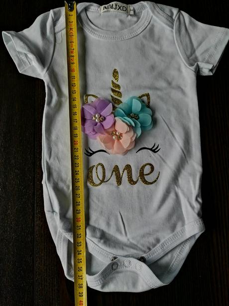 Komplet na 1. narodeniny, 80