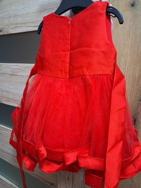 Smaragdovo  zelené,červené  slávnostné šaty, 86