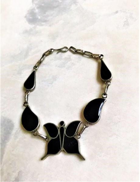 Zaujímavý perleťový náramok,