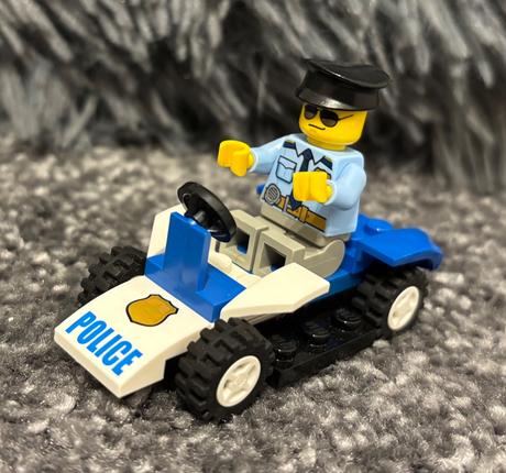 Lego policajne auticko s panacikom,