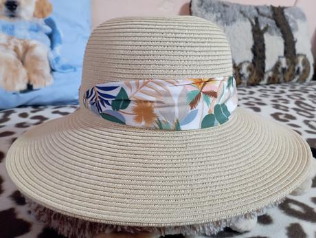 Slamený klobúk, c&a