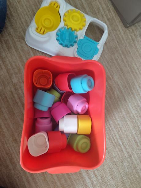 Gumené kocky v krabici, 