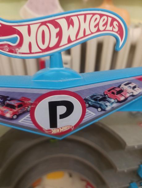 Hotwheels autogaraz/draha,