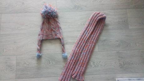 Čiapka a šál, 104