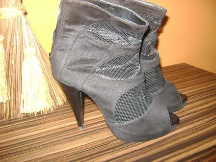 Čierne kotníčky s otvorenou špičkou,37, 37