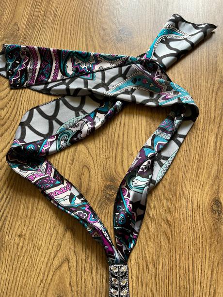 Saténové šaty s nádychom orientu, xs