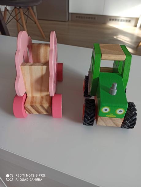 Drevené hračky pre dievča a chlapca,