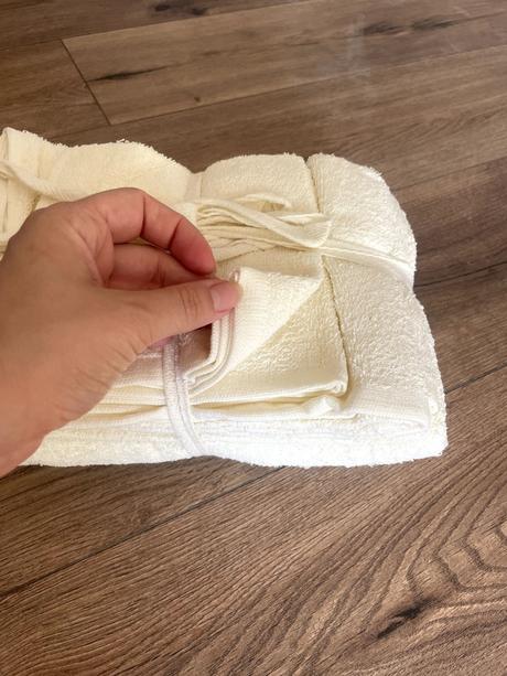 Sada krémových uterákov a osušiek,