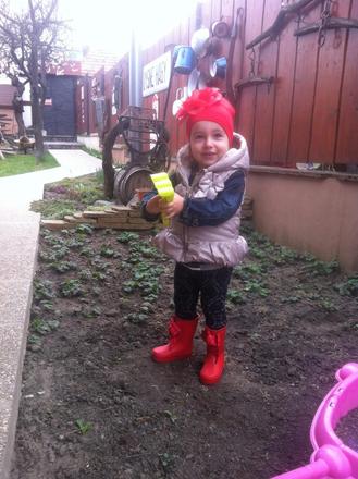 Jarné čiapky s kvetom, 92