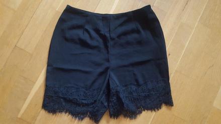 Kraťasy s čipkou č.38, 38