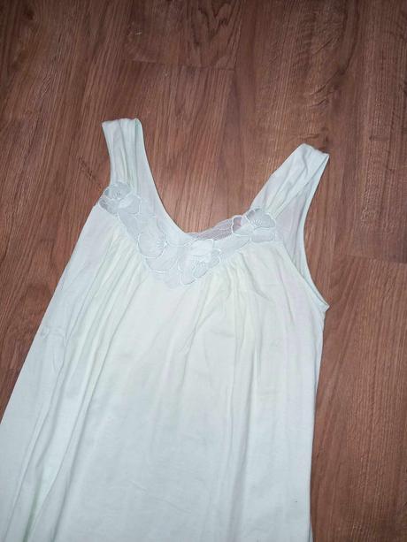 Nádherna nočna košela, 40