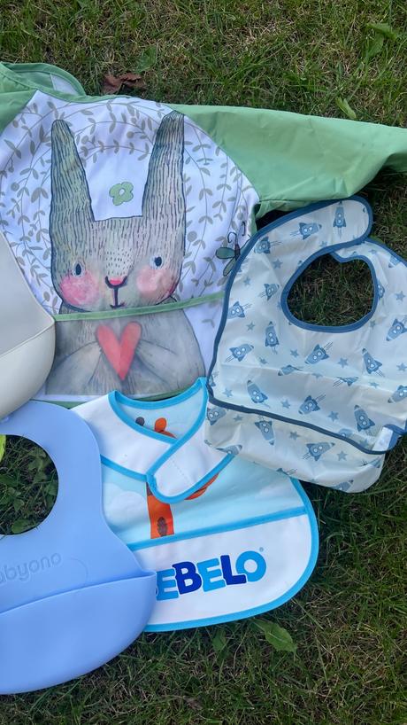 Podbradniky a silikonova podlozka tommee tippee, tommee tippee