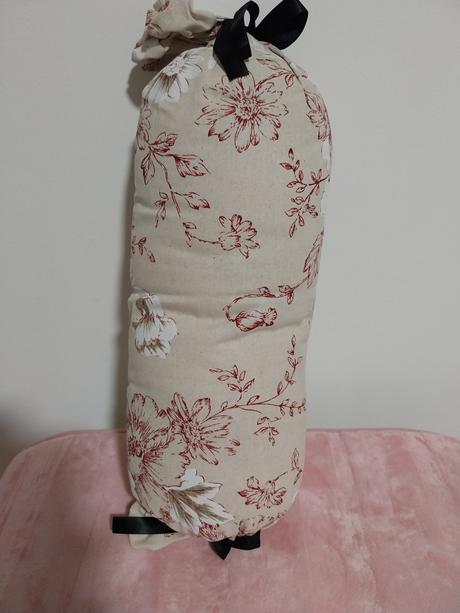 Vankúš v tvare cukríku (bonbonu),