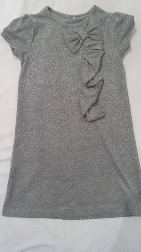 Strieborné šaty s mašľou, 122