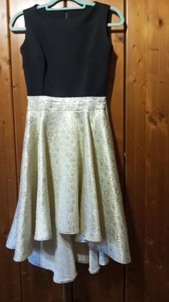 Krásne elegantné šaty, s